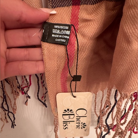 Cherie Bliss Plaid Cashmere Feeling Scarf NWT - Picture 4 of 4